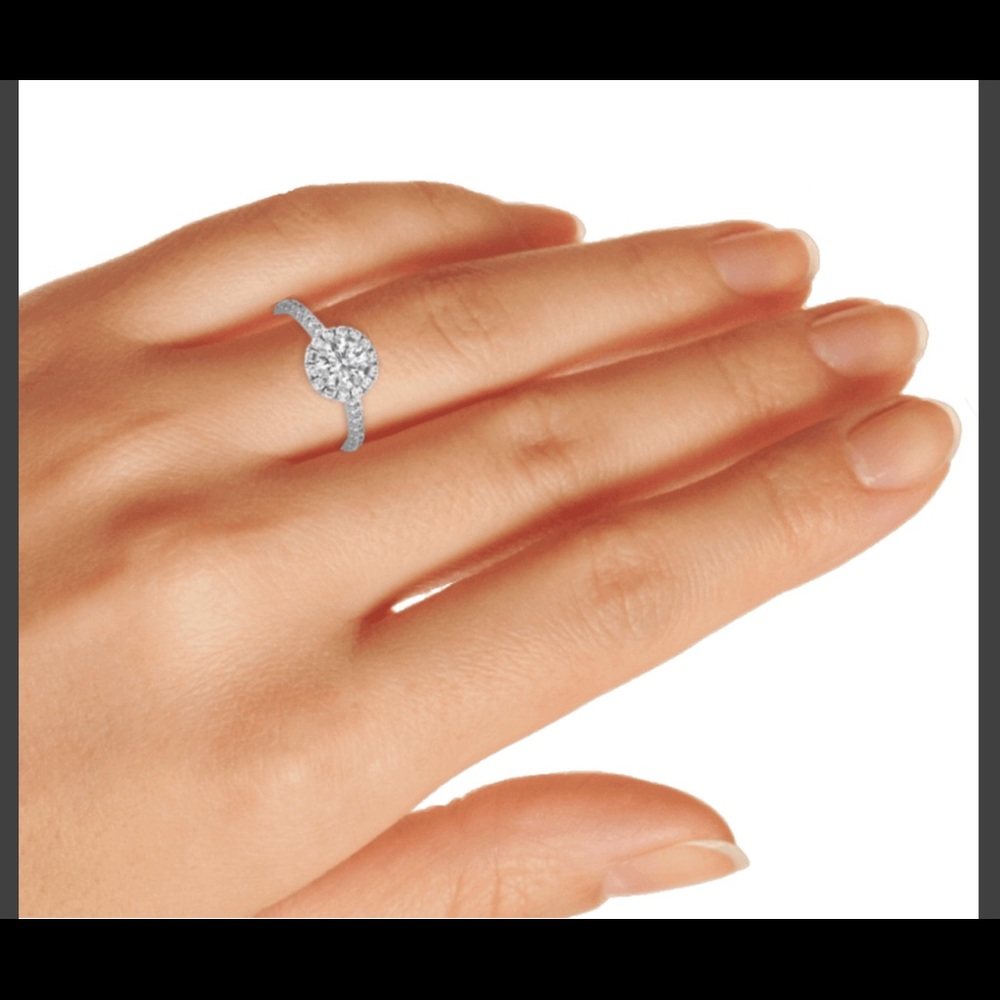 Engagement ring - Picture 2 of 6